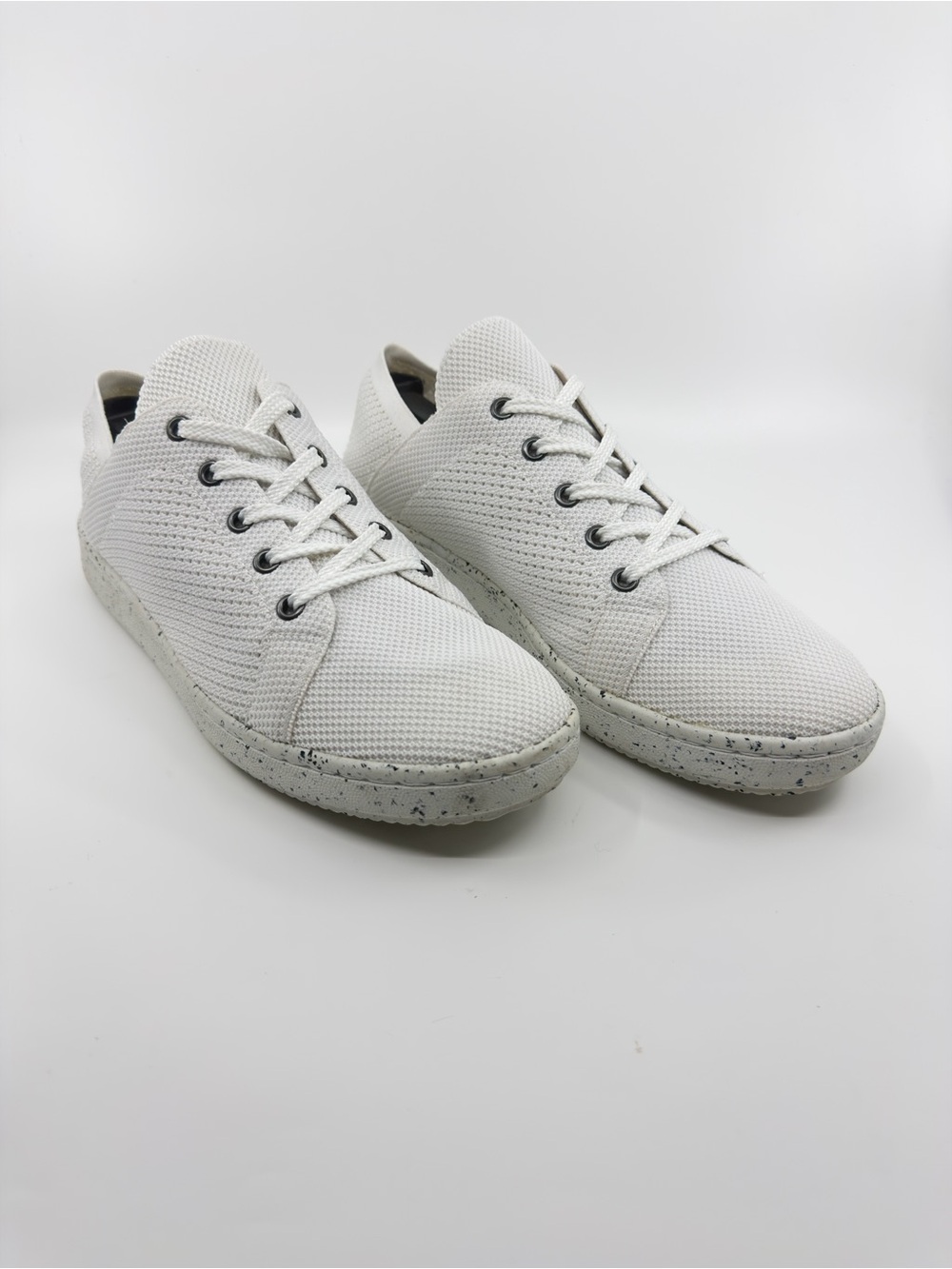 Eileen Fisher Stretch Clifton sneakers feature a breathable knit upper SZ 11